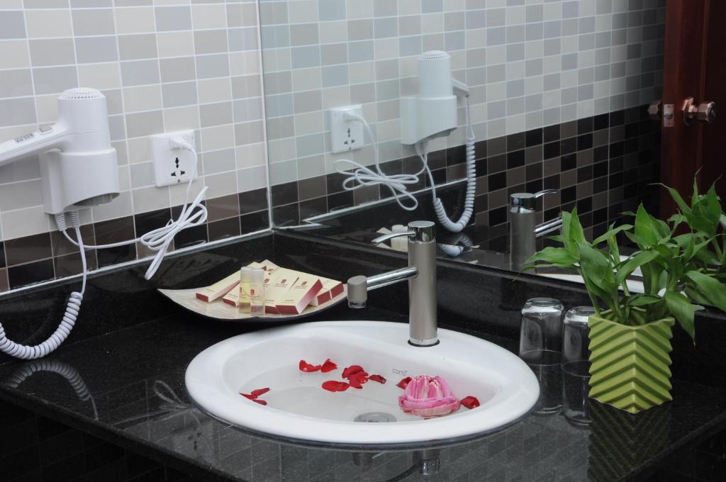 פנום פן V N E Hotel מראה חיצוני תמונה