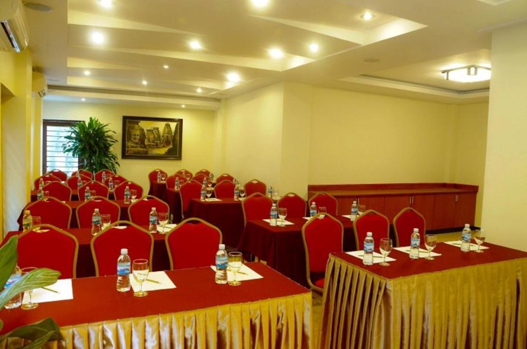 פנום פן V N E Hotel מראה חיצוני תמונה