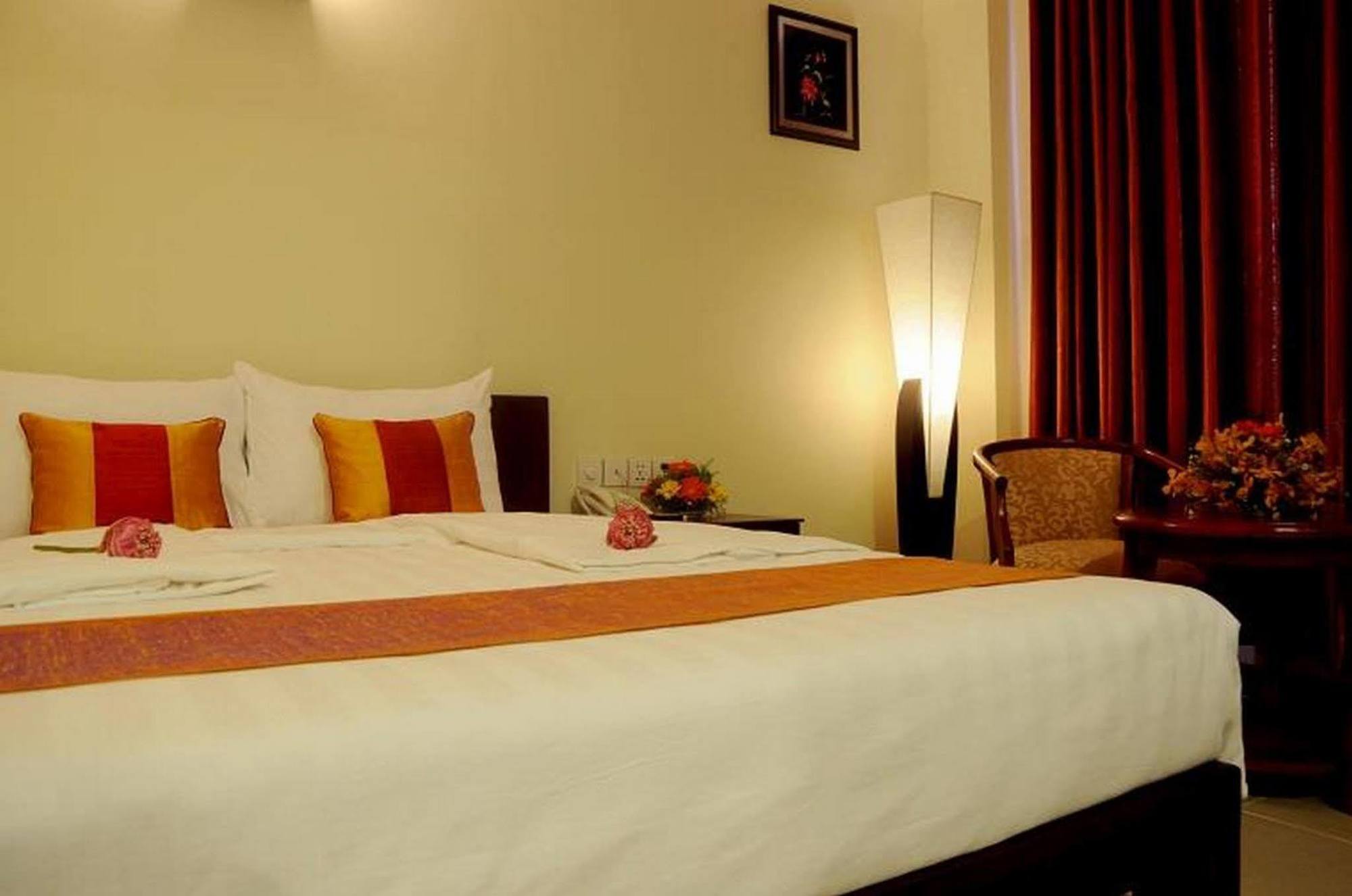 פנום פן V N E Hotel מראה חיצוני תמונה