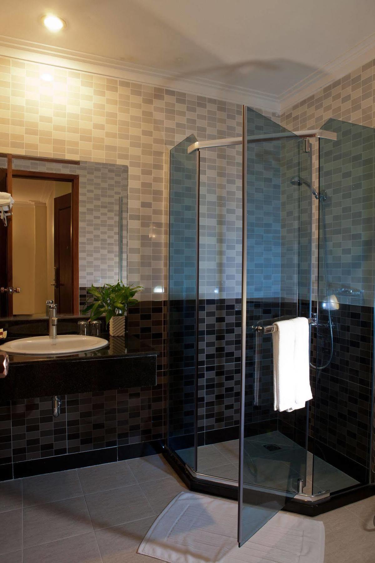 פנום פן V N E Hotel מראה חיצוני תמונה