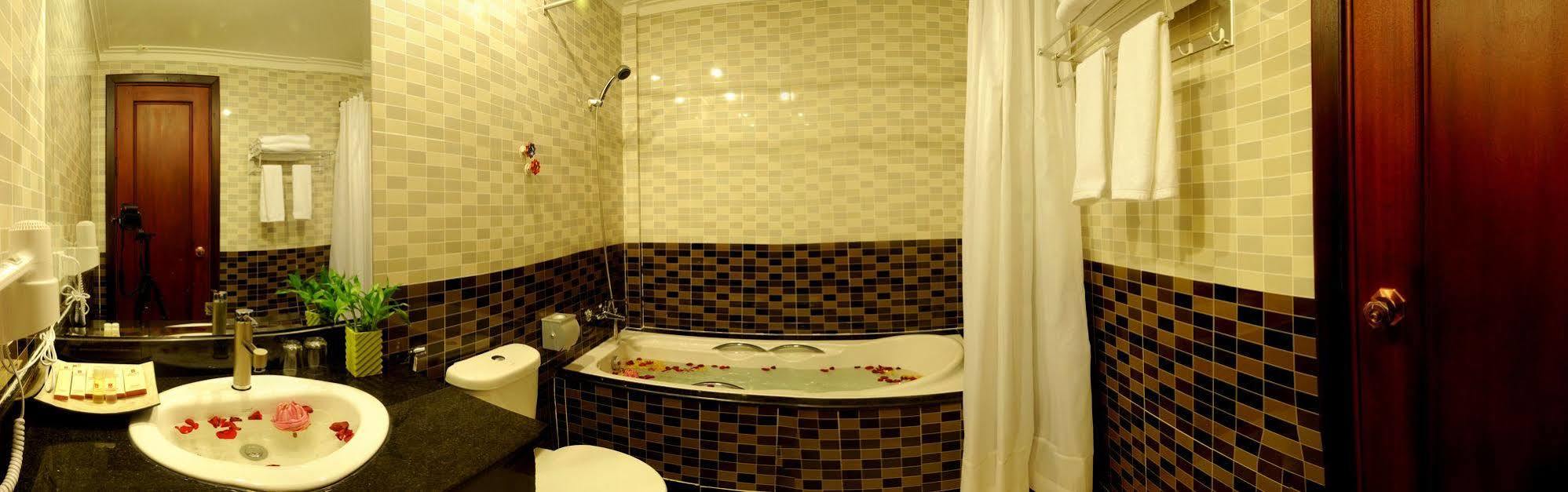 פנום פן V N E Hotel מראה חיצוני תמונה