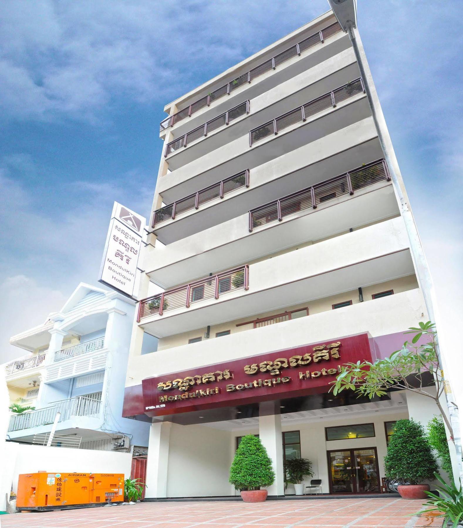 פנום פן V N E Hotel מראה חיצוני תמונה