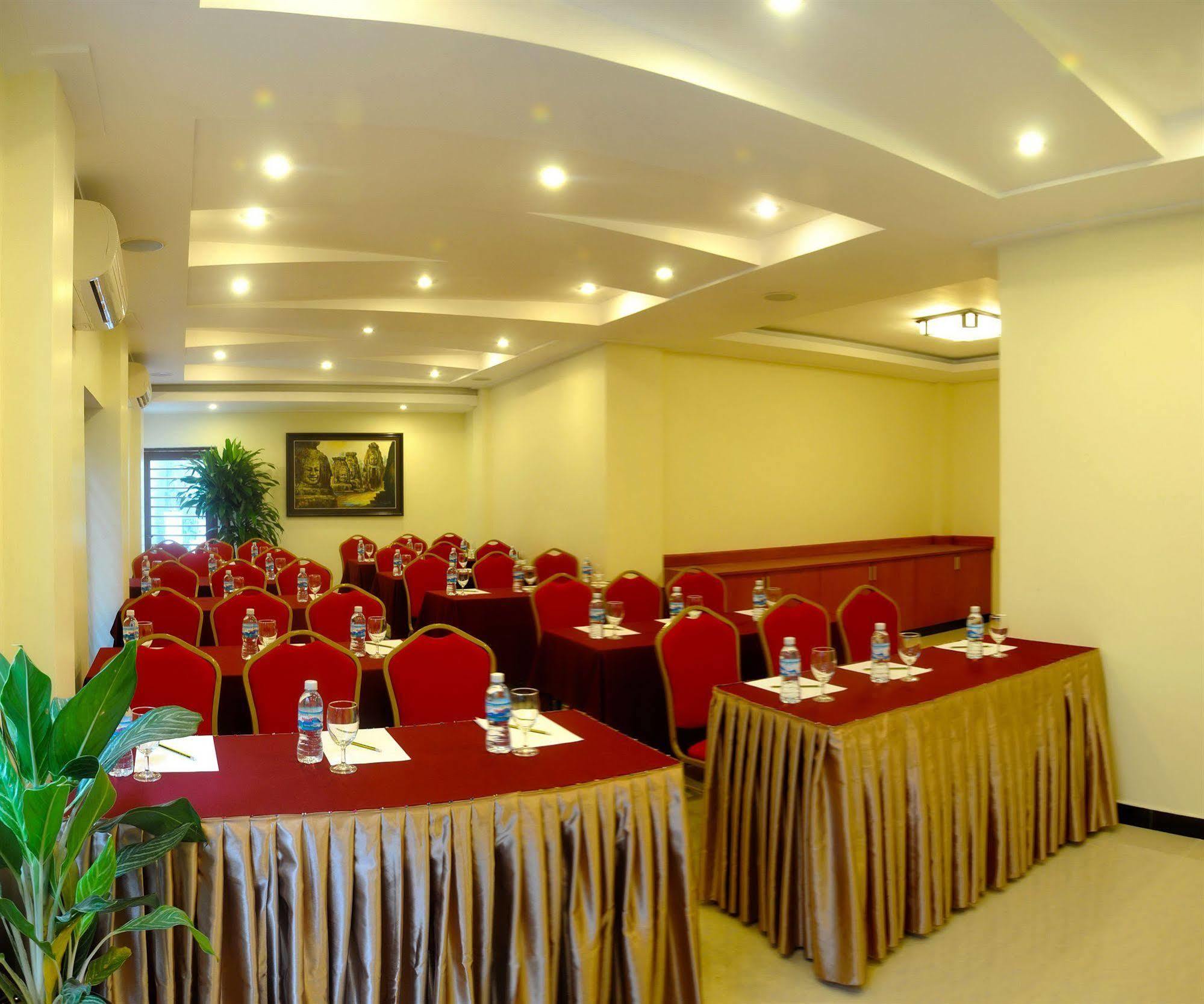 פנום פן V N E Hotel מראה חיצוני תמונה