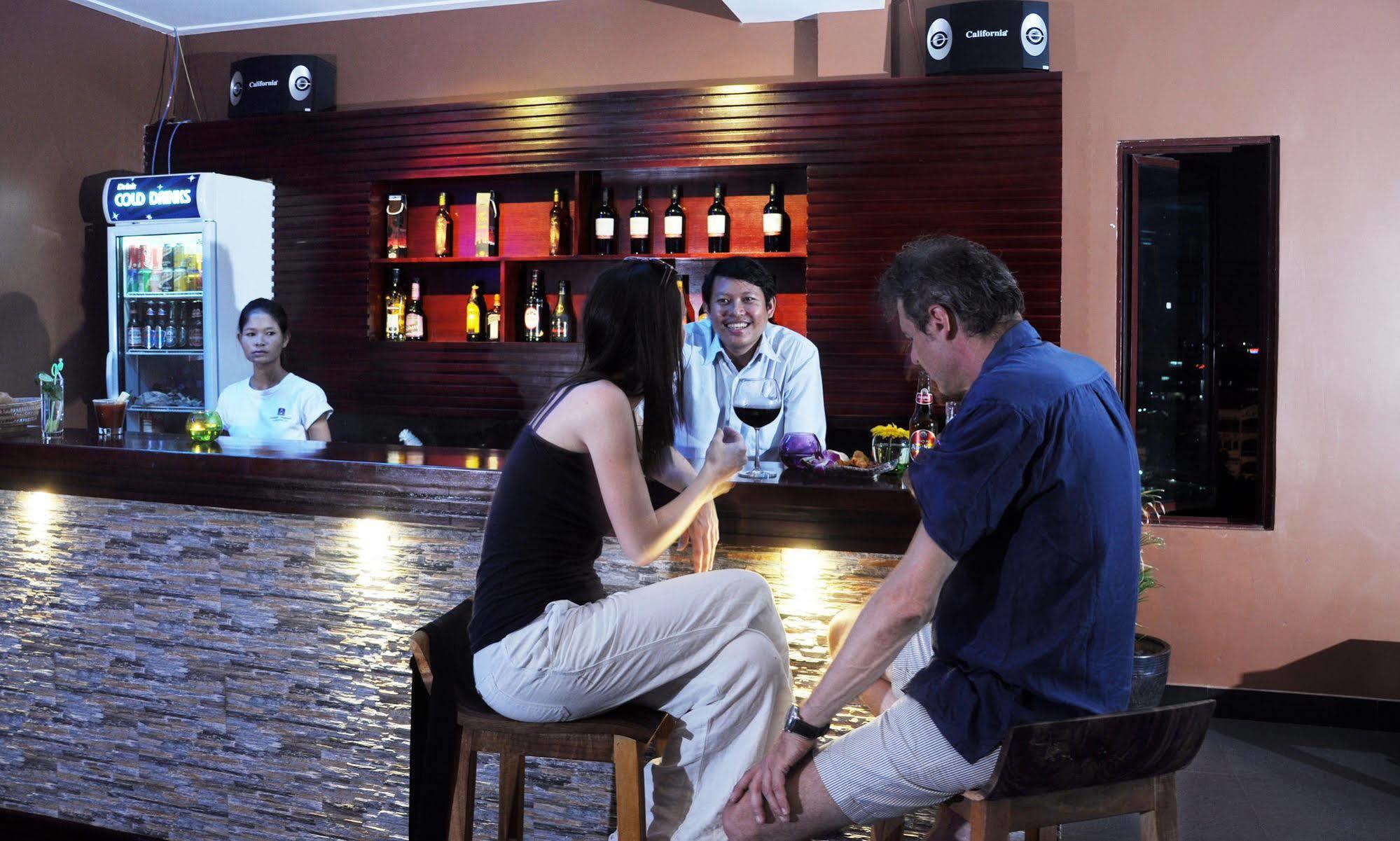 פנום פן V N E Hotel מראה חיצוני תמונה