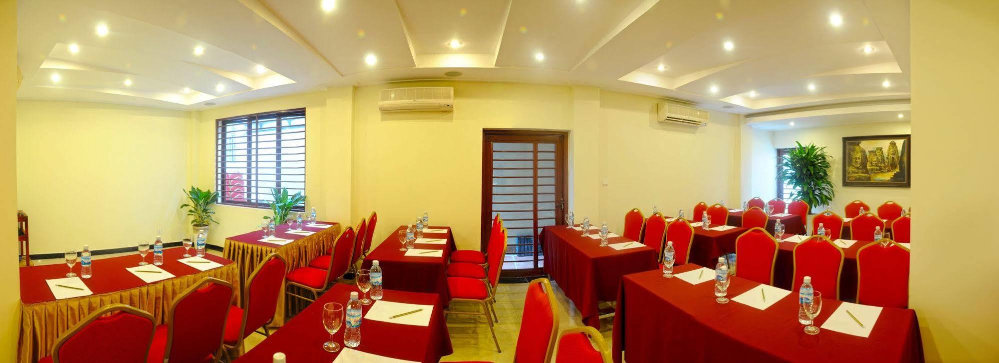 פנום פן V N E Hotel מראה חיצוני תמונה