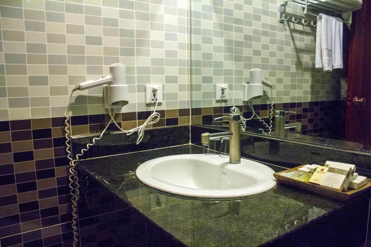 פנום פן V N E Hotel מראה חיצוני תמונה